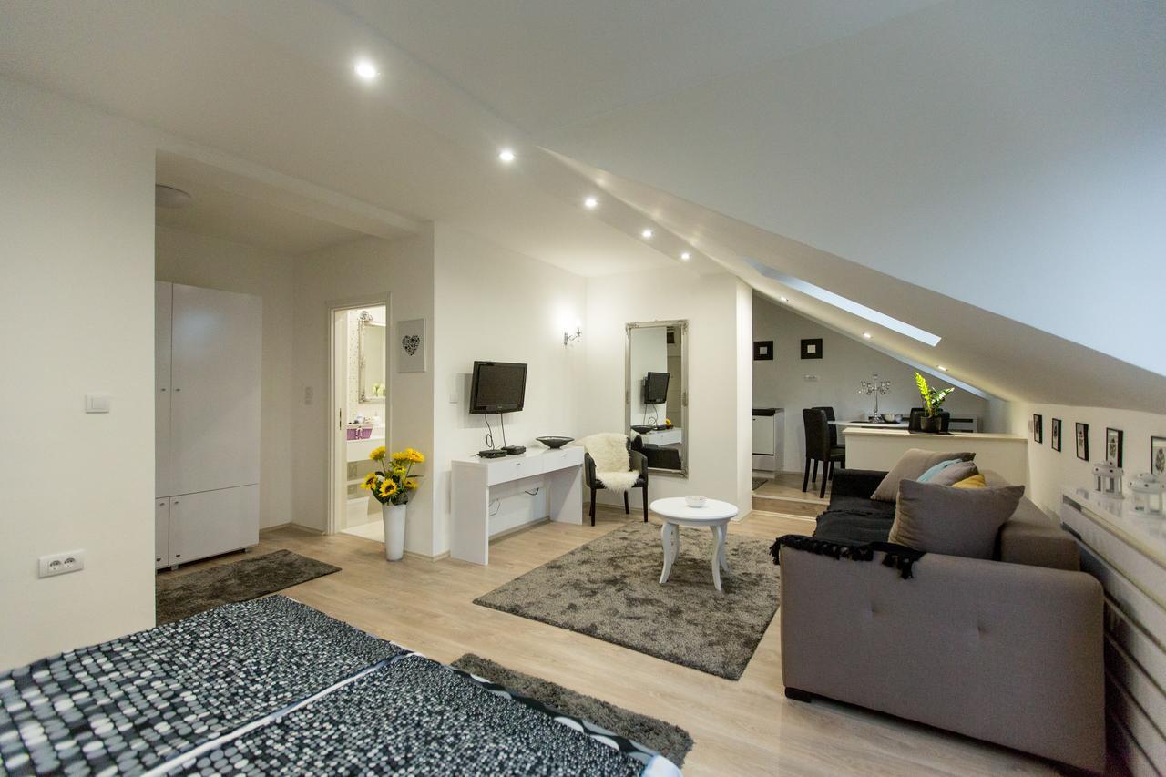 Stan Na Dan Angel Apartment โนวีซาด ภายนอก รูปภาพ